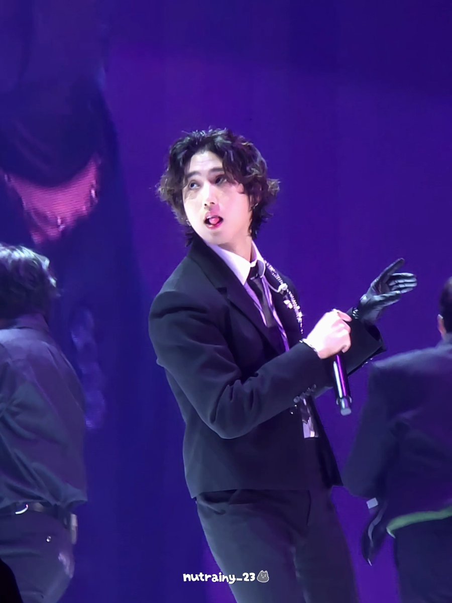 nutrainy_23's tweet photo. 🖤✨️ Visual &amp; talent that can rule the entire Megaverse 
310324 #SKZS_MAGIC_SCHOOL
#SKZ_4TH_FANMEETING
#HAN #Hanjisung #한 #한지성 https://t.co/C5WW4tlLjG