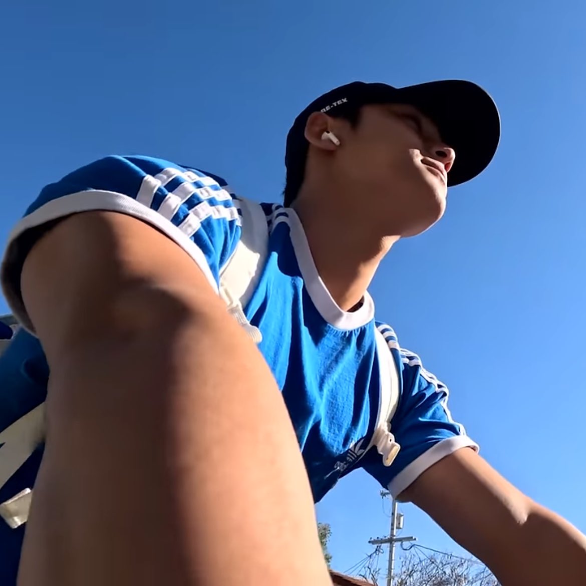 all jokes aside, i really admire how mingyu can travel alone to places that are unfamiliar to him, how he can easily adapt in a new environment and how easy it is for him to socialize with people 🥹