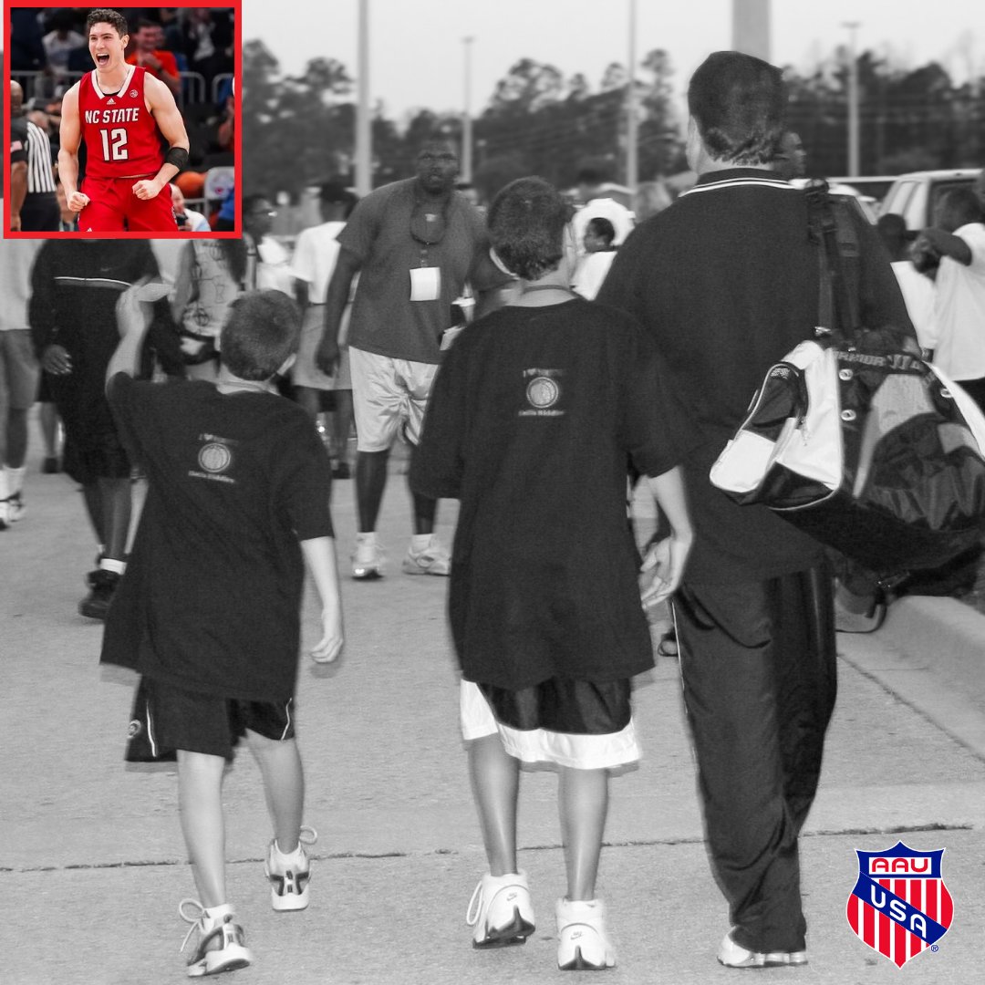 As @PackMensBball continues their Cinderella run through @MarchMadnessMBB, we will continue to showcase our #AAUAlumni. Throwback to @MichaelOC_12 heading into @ESPNWWOS for the AAU National Championships in 2006 with his dad and big brother! It All Starts Here! #AAUBasketball