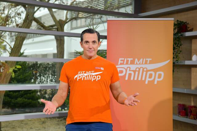 Nach Bekanntwerden neuer FPÖ-Chats, in denen TV-Vorturner Philipp Jelinek genannt wird, wird dessen Sendung 'Fit mit Philip' in die Pause geschickt. Der ORF prüft in der Zwischenzeit etwaige Vorwürfe gegen den Fitnesstrainer.