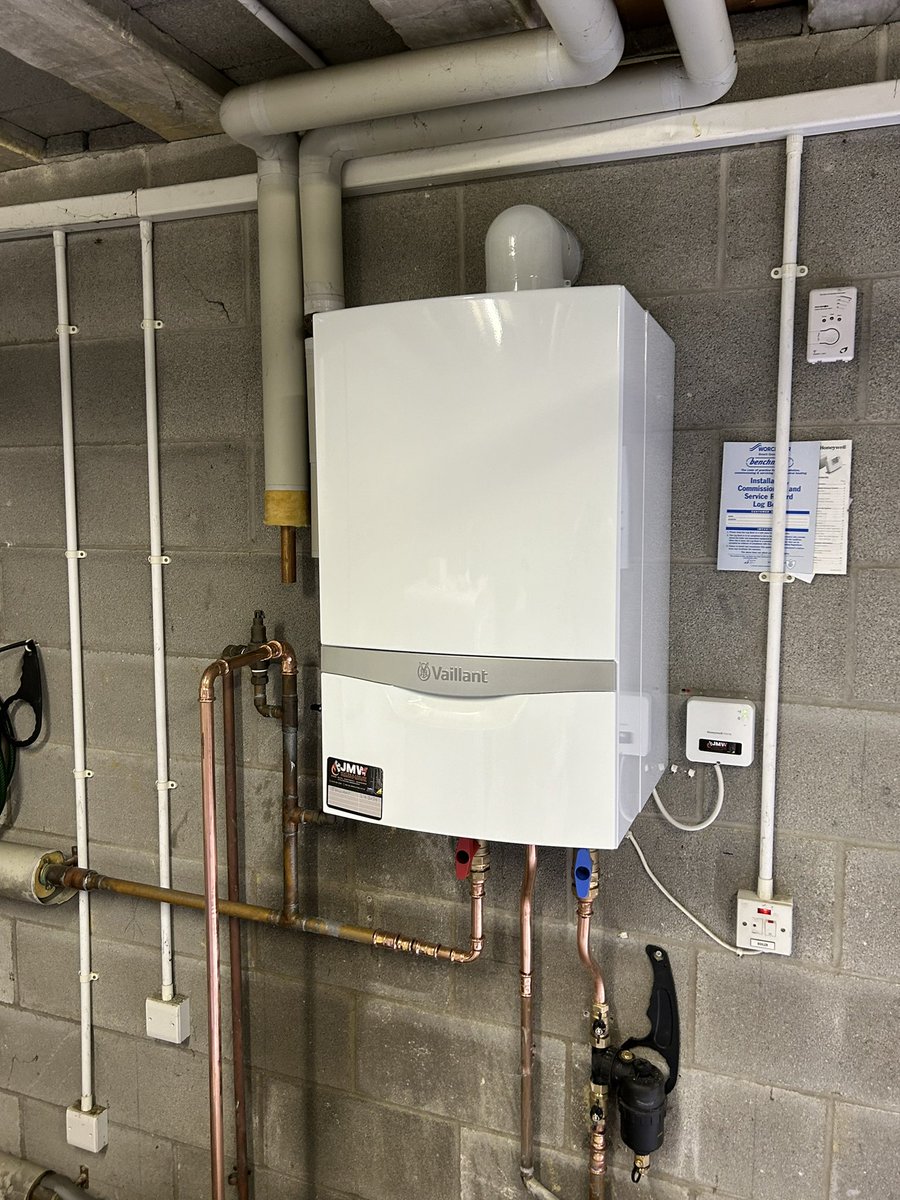 jmwheating's tweet image. New @vaillantuk commercial boiler installation for Doctors surgery in Swansea 🔥💧❄️
