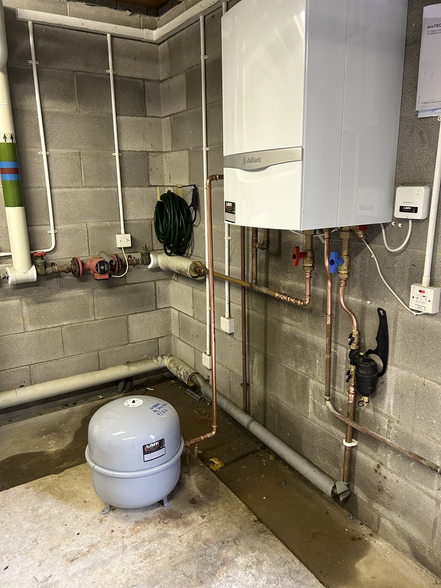 jmwheating's tweet image. New @vaillantuk commercial boiler installation for Doctors surgery in Swansea 🔥💧❄️
