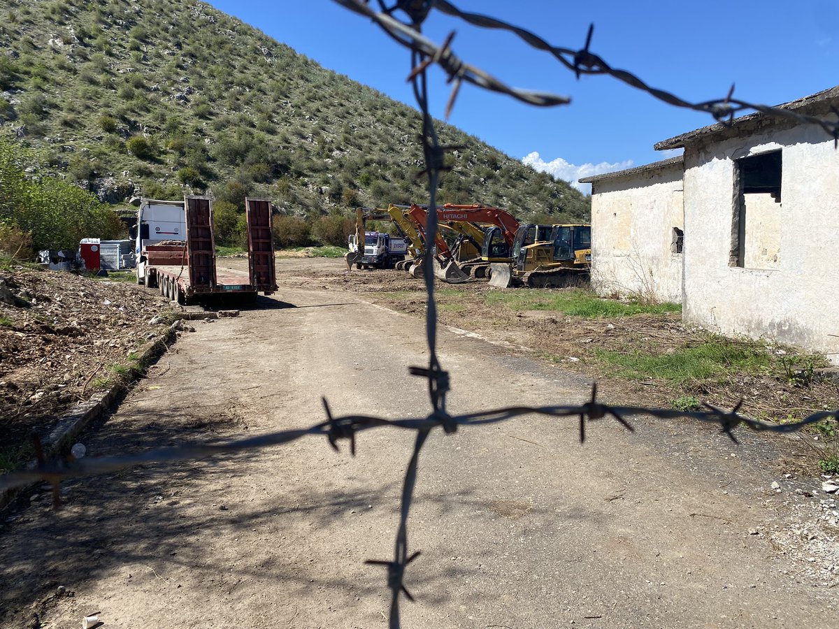 Vorige vrijdag zijn hier in het noorden van Albanië de werken begonnen van het ‘Guantánamo’ van Europa. Hier zal Italië migranten naartoe sturen om de asielvraag buiten de EU te behandelen. Reportage zaterdag in <a href="/tijd/">De Tijd</a>