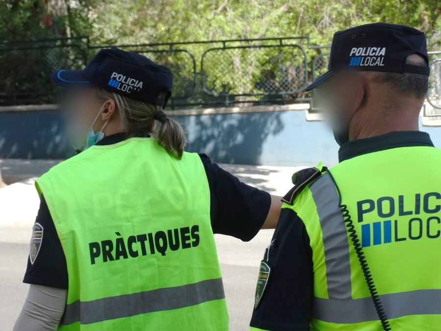 Conselleria de Presidència i Adm. Públiques (@presidenciagoib) on Twitter photo 👮🏼♂️👮🏻♀️ El <a href="/goib/">Govern de les Illes Balears</a> convoca 95 places de Policia Local a 15 municipis de les Illes.
El termini de presentació d’instàncies s’obri demà, dia 3 d’abril, i finalitza el 30 d’aquest mateix mes.
📝 Més informació aquí 👇
tn.caib.es/U48eiukkNMdZ 👮🏼♂️👮🏻♀️ El <a href="/goib/">Govern de les Illes Balears</a> convoca 95 places de Policia Local a 15 municipis de les Illes.
El termini de presentació d’instàncies s’obri demà, dia 3 d’abril, i finalitza el 30 d’aquest mateix mes.
📝 Més informació aquí 👇
tn.caib.es/U48eiukkNMdZ