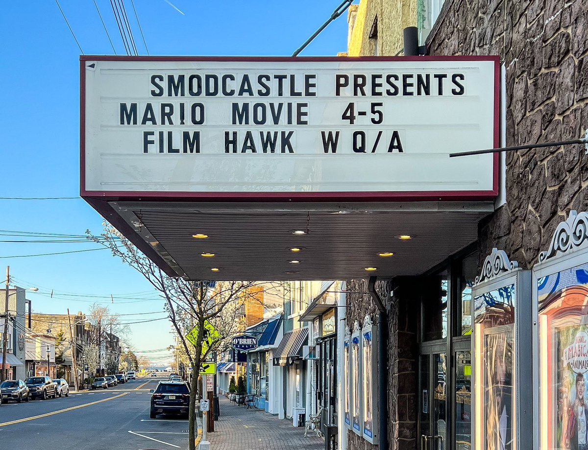 bobhawkdoc's tweet image. Bob Hawk &amp;amp; Kevin Smith (and co-director JJ Garvine) at the  Film Hawk screening at Smodcastle cinemas —- ONE YEAR ago today.