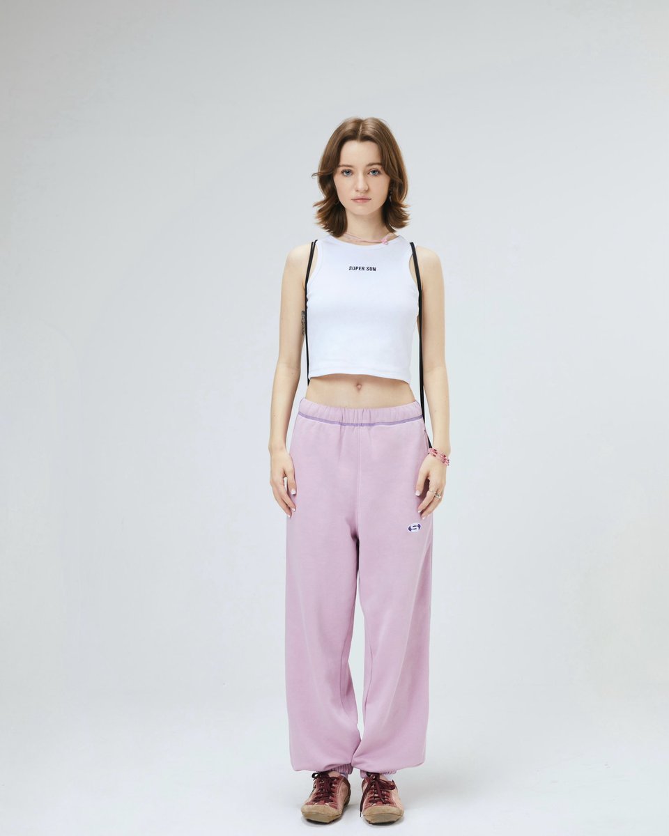 Blending seamlessly: SUPER SUN PINK SWEATPANTS and a SUPER SUN WHITE CROP TANK TOP for a cozy-chic fusion.

Explore SUPER SUN's new collection 
'FREEZING HOT'
 at supersunstore.com

#SuperSun 
#SSFREEZINGHOT