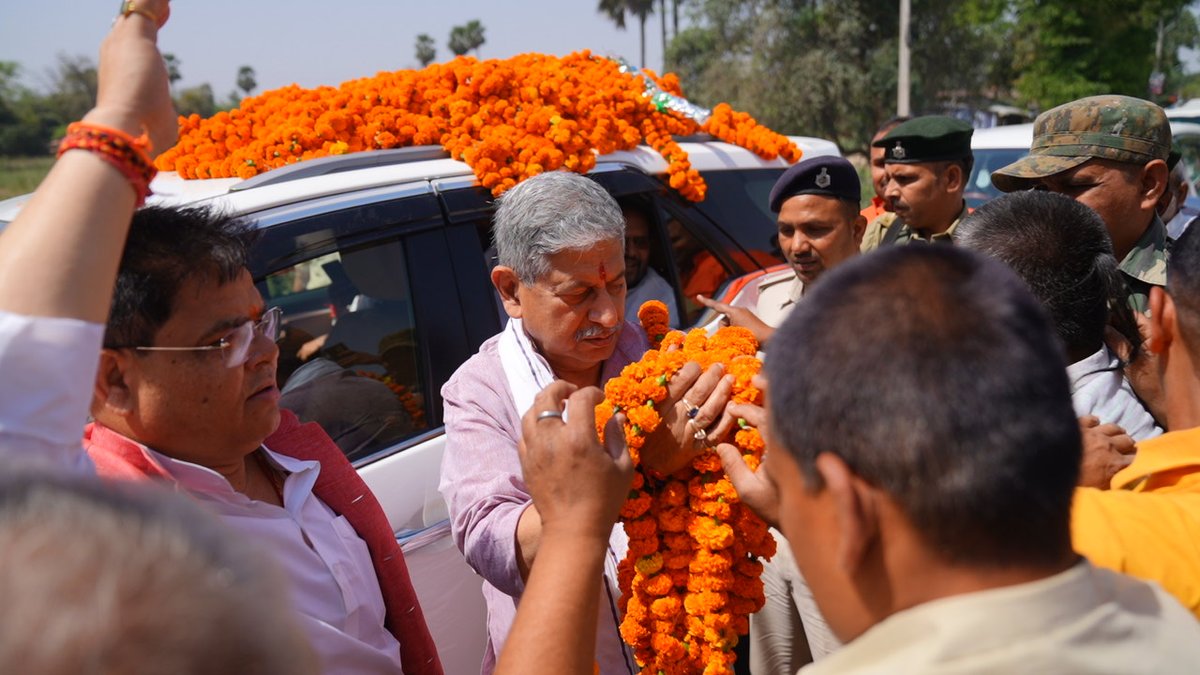 मुंगेर लोकसभा क्षेत्र अंतर्गत बाढ़ नगर परिषद के विभिन्न इलाकों में जनसम्पर्क यात्रा के दौरान बुजुर्गों, साथियों, माताओं एवं बहनों से आशीर्वाद प्राप्त किया। साथ ही लोगों से लोकसभा चुनाव-2024 के लिए अपना बहुमूल्य वोट देने की अपील की। #MungerLoksabha #LalanSingh #badh