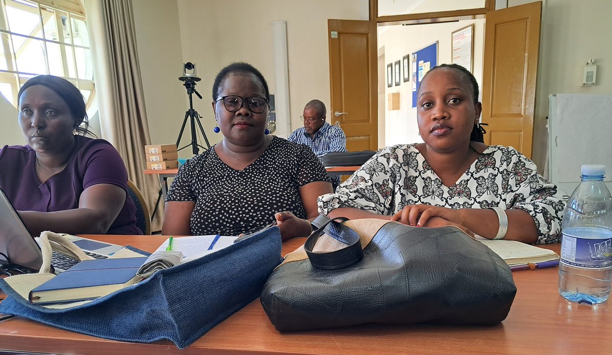 AngelKyakunzire's tweet photo. Hosted by our @championSupercharger as the HIV Cure advocate once again for our second discussion on the role of the CAB towards the Analytical Treatment Interuption research on HIV Cure.
#kalaura https://t.co/XvyEl7qDab