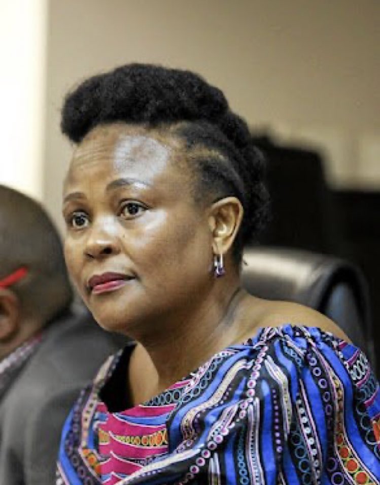 joy_zelda's tweet image. Who was the best Public Protector???

Retweet for Busisiwe Mkhwebane 
Like for Thuli Madonsela 

Nosiviwe Mapisa-Nqakula Oscar Mabuyane
