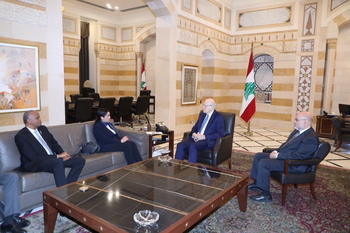 Pleasure to meet 🇱🇧 Prime Minister, His Excellency @Najib_Mikati. Health and economy are interrelated: the 3 @WHOEMRO flagship initiatives on supply chain, health workforce and substance use will support #Lebanon to overcome health challenges and build on its existing strengths.