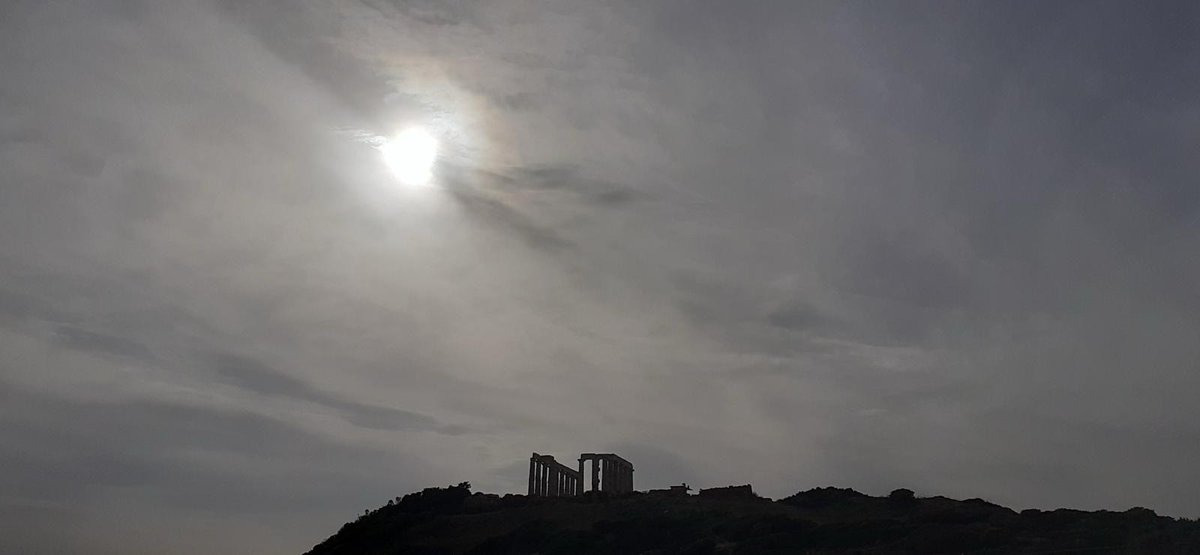 Hmptn_Classics's tweet image. Landing like Xerxes
To conquer Kronos’ mist
In myth-strewn Hellas. 
(CRB, 2024) 

Competition was fierce in our trip’s haiku, limerick and photo competitions! 

Some of the best entries for ‘Best Serious Photo’ are below. μέγα κύδος to Lorenzo for his winning photo of Sounion!