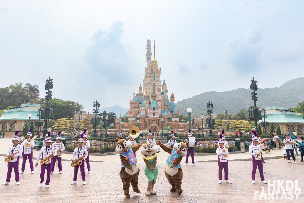 🎂🎉 Happy Birthday to Chip ‘n Dale! 🐿️🐿️ #HKDL #HongKongDisneyland #hkdisneyland #disneyparks #disney #香港ディズニーランド #ディズニー