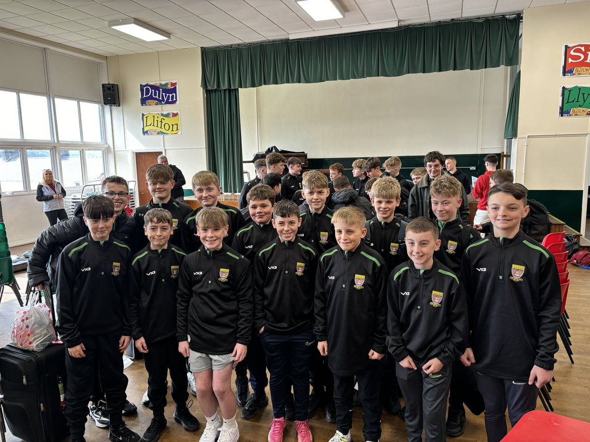 Pob lwc i hogia Nantlle Vale ar eu taith i @PSV yn yr Iseldiroedd am wythnos o bêl droed hefo @YDNantlle ⚽️🔵⚪️ Good luck to the Nantlle Vale boys on their trip to PSV in Holland for a week of football with Ysgol Dyffryn Nantlle ⚽️🔵⚪️