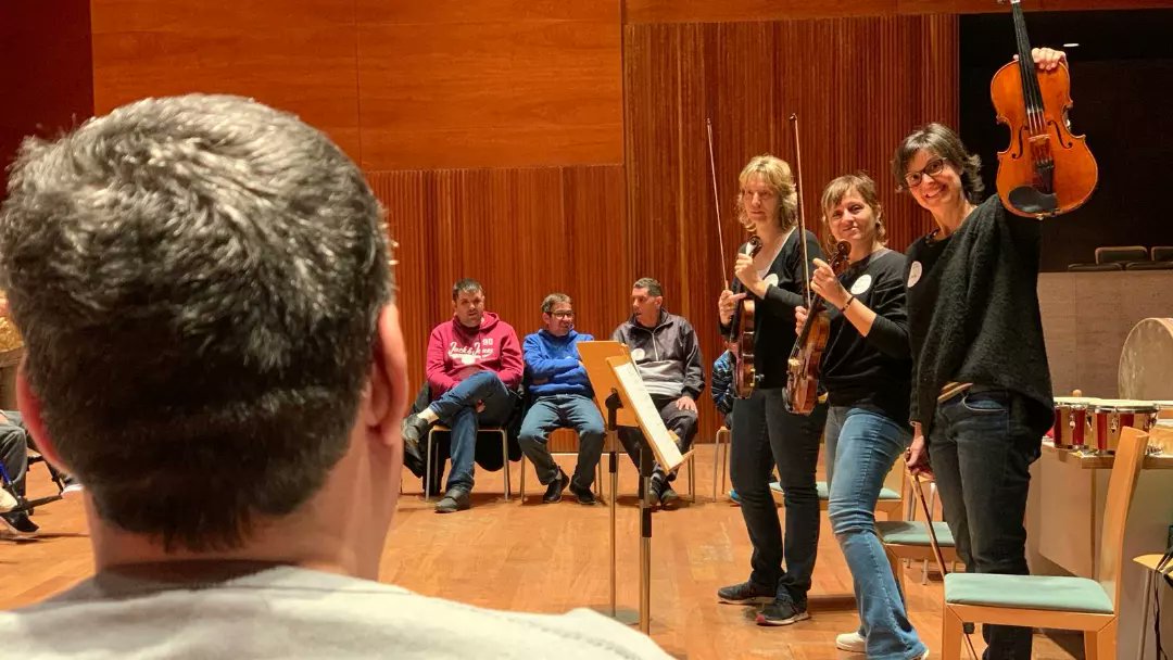 🔸El Matí d’Orquestra a Lleida🔸 👉 Aquest matí a l’@AuditoriEG hem fet els tallers de musicoteràpia per la gent d’@ILERSISfundacio @fundacioaspros @associacioaremi i de l’Ass. Fam. d’Alzheimer @DiputacioLleida @IEILleida @gencat @apropacultura