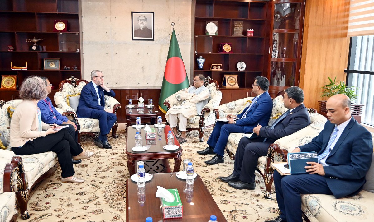 Lord Purvis of Tweed paid a courtesy call on HFM Dr. Hasan Mahmud, MP today at MOFA. They discussed inter-alia resilience of BD-UK bilateral relations, VSO operations in Bangladesh, bilateral trade, Rohingya crisis and war in Gaza.