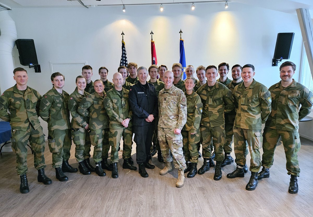 Norwegian 🇳🇴 conscripts & officers assigned at #NATO JWC received end-of-tour recognition during a ceremony at the 🇺🇸 426th Air Base Sqn. The ceremony reflects both appreciation & the close working relationship between the U.S. & Norwegian militaries. #WeAreNATO @501CSW