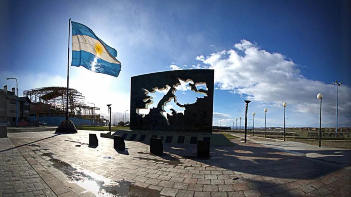 2 de abril. A los caídos y a los excombatientes, con respeto y honor. Las Malvinas son argentinas 🇦🇷