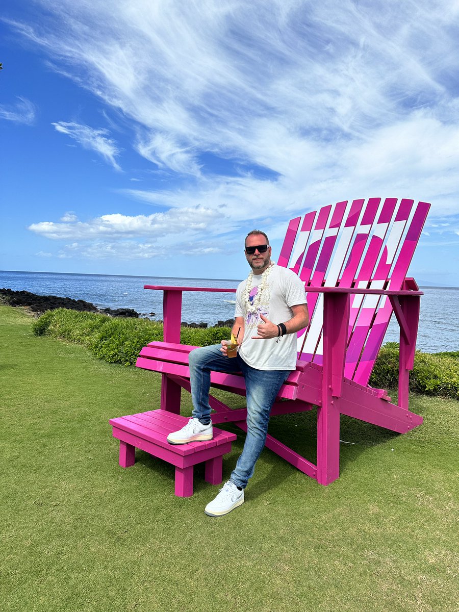 It’s now been over a week since #Peak24 and things are now soaking in from my experience in Maui. I just hit my 20 yr work anniversary in Feb and. then end of March was awarded the Peak Award from T-Mobile. I could not of done this without so many people I have come across