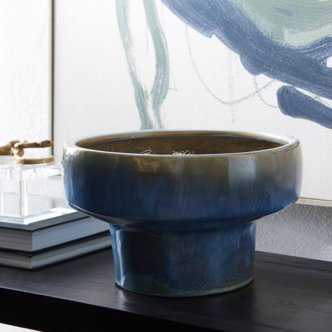 CyanDesignHome's tweet image. Each handcrafted piece in the Thom Filicia for Cyan Design Accessories Collection blends nature&apos;s whispers with a tailored aesthetic. 🍃✨

#CyanDesignHome #ThomFiliciaForCyanDesign #ThomFilicia