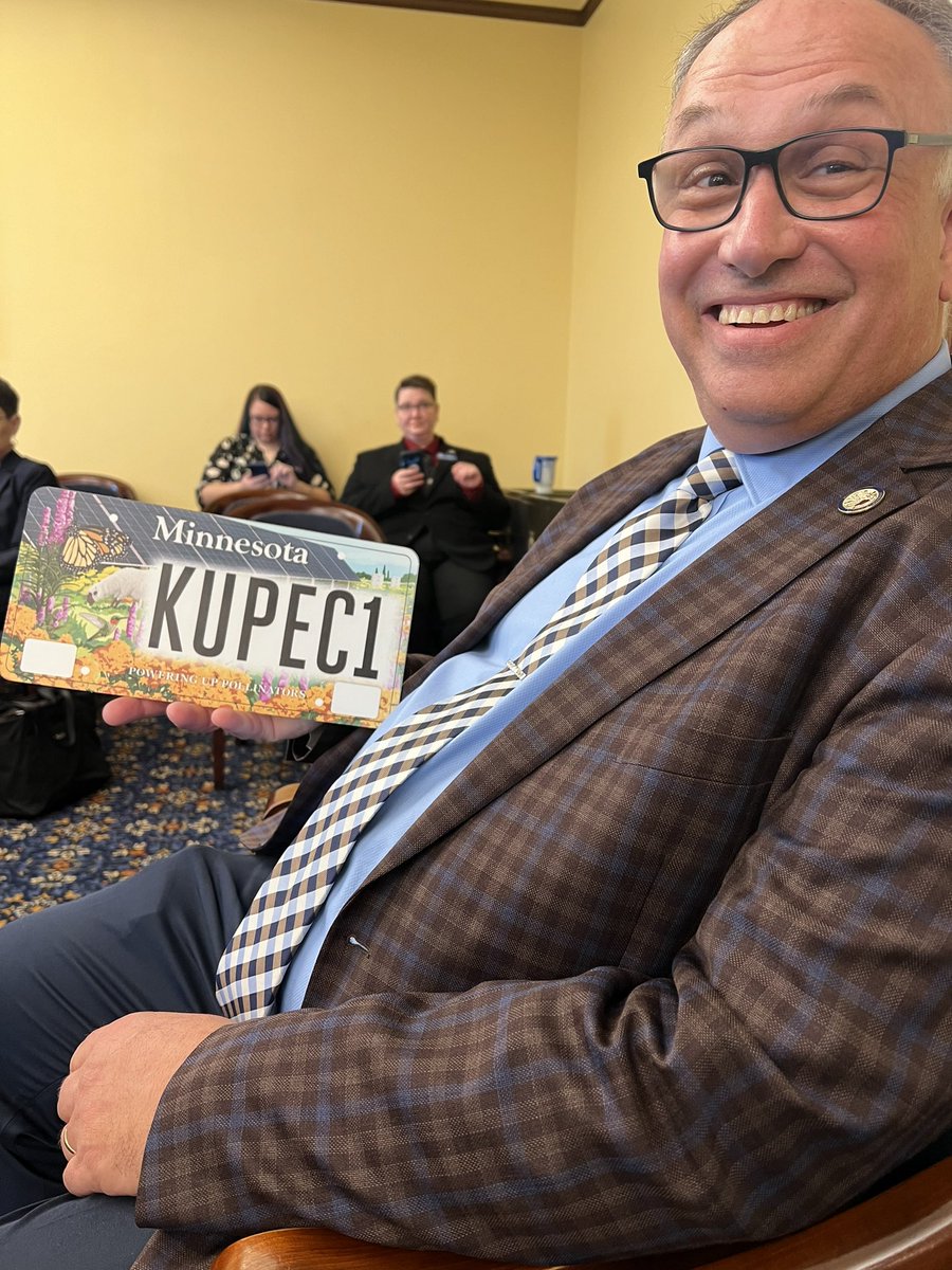 Love my colleague @RobKupec ‘s new vanity plates so much! #ProtectPollinators 🐝