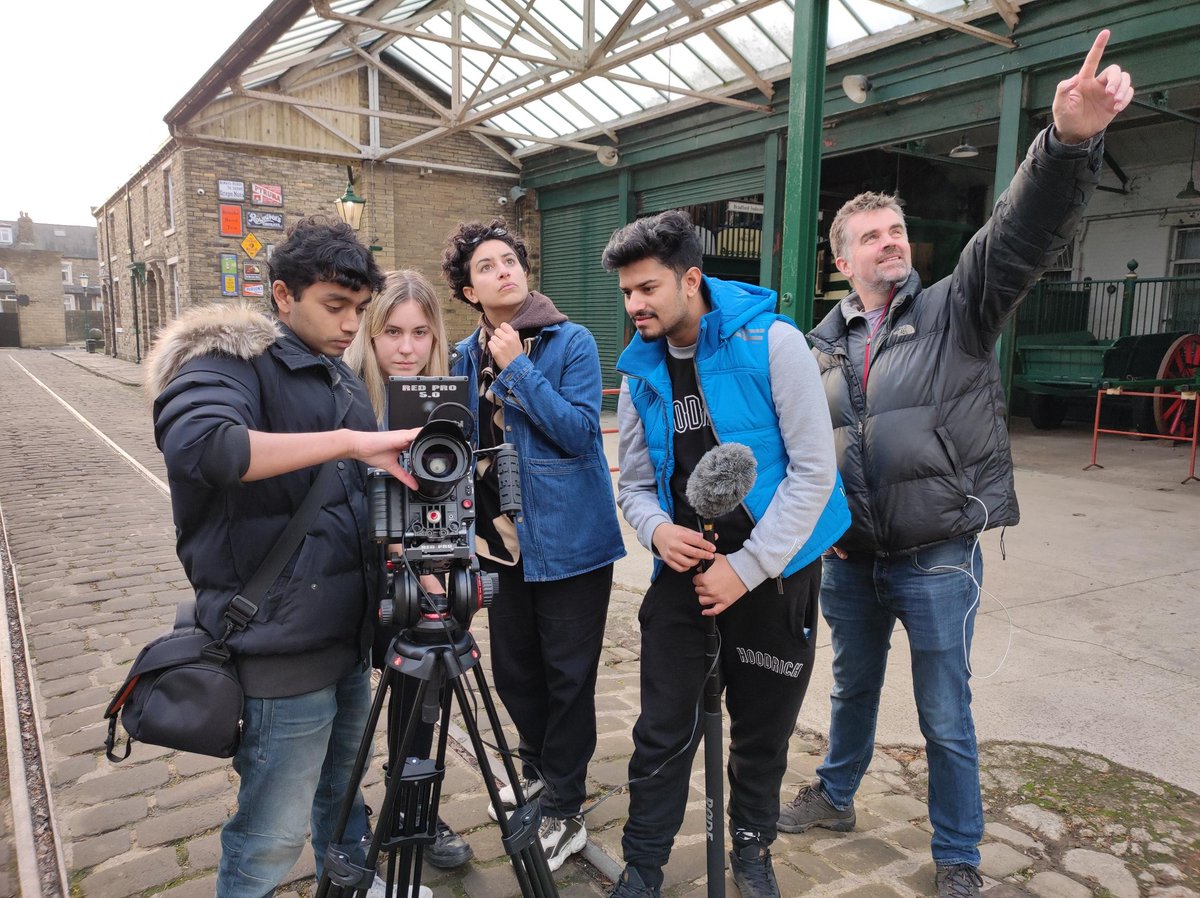 🎬We’ve joined forces with @screenyorkshire and @theunitbradford for 🎥Forge: Short Film Development Lab & Fund, an opportunity for local filmmakers to take part in a *free* 8–week Development Lab! Sound like you? We'd love to hear from you👇 (cont.) #UKCityofCulture2025