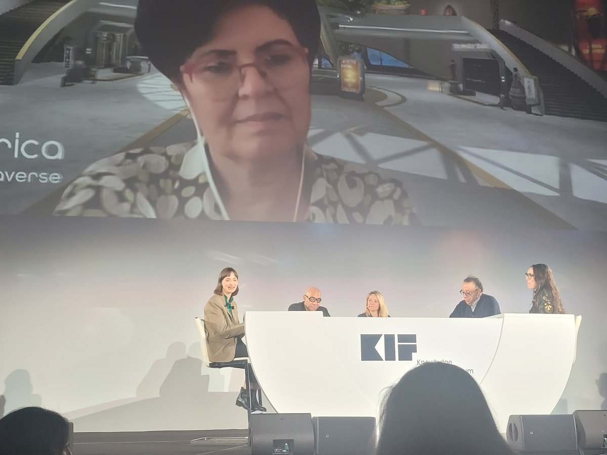 <a href="/AskMonaParis/">Ask Mona</a> permet de dialoguer avec des œuvres grâce à l'#IA generative "Il y a 7 ans, l'#IA était perçue comme un sujet très prospectif" #culture #kif2024