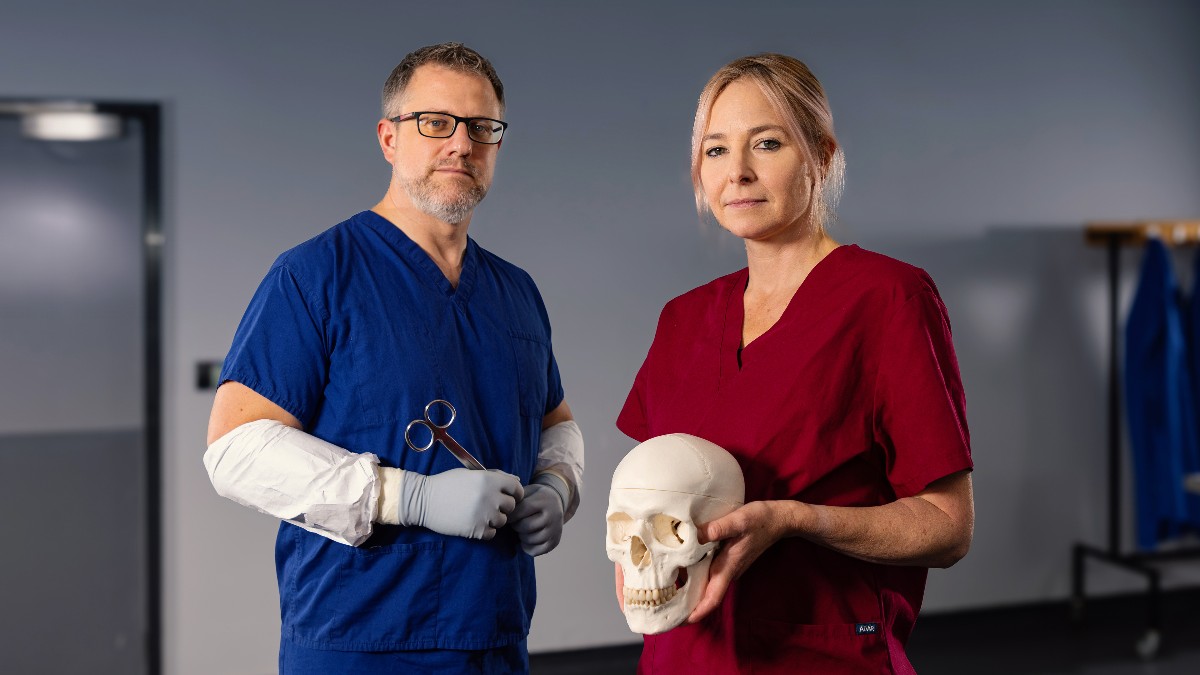 What would you find if you performed a post mortem on some of history's most famous royals? 👑 Former Bristol lecturer @thealiceroberts joins historians and pathologists in Royal Autopsy on @HISTORYUK tonight, filmed in @UoBrisAnatomy 's Vesalius Clinical Training Centre.