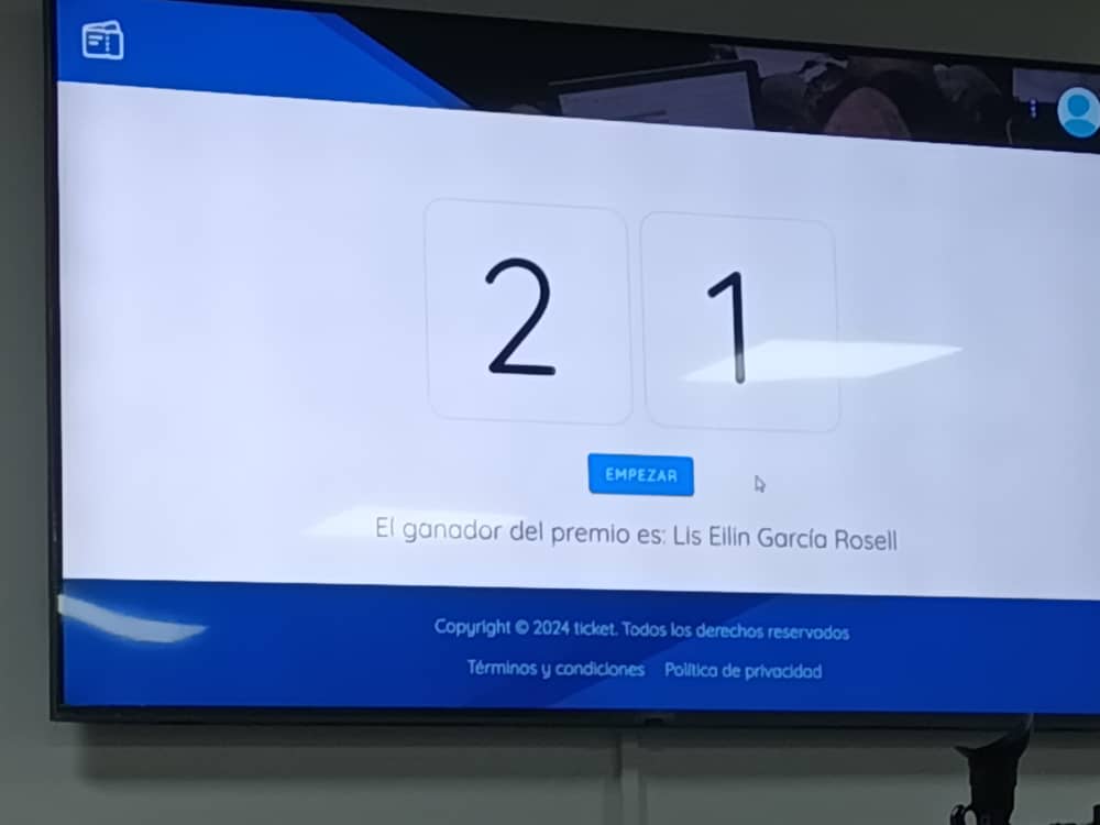 universidad_uci's tweet image. 👉 En la pasada Feria Internacional #Informática2024, através de la plataforma Ticket se lanzó el sorteo del libro &quot;The Future of Software Quality Assurance&quot;.
Resultó ganadora Lis García Rosell, su premio fue entregado en la mañana de #hoy.
¡Muchas Felicidades!
#SomosUCI