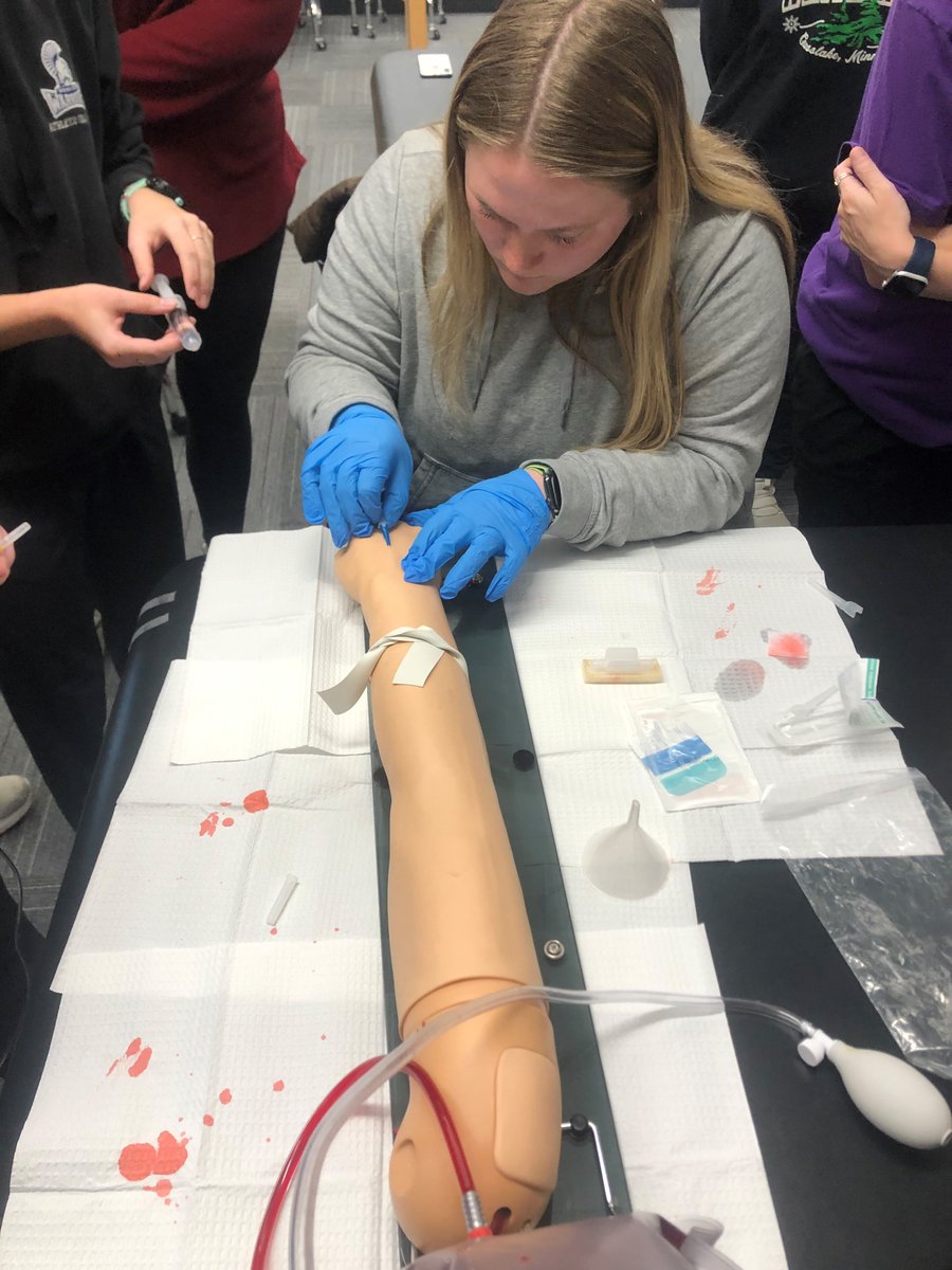 1st year MSAT students learning IV insertion techniques using our simulation arms. Thank you to Susan Zeller, DNP, APRN, ACNP-C for the great lab experience. Skills to practice at the top of your scope. #AT4ALL @winonastateu @MinnesotaAT @wfatt @GLATA_updates