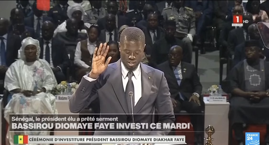 Debo confesarlo, no sabía que un país africano había adquirido el nivel de democracia donde el consejo constitucional puede anular un decreto presidencial aprobado por el parlamento. El mundo felicita a Senegal por su democracia.  El 24/03/2024 ganó #Senegal #Afrique #democracia