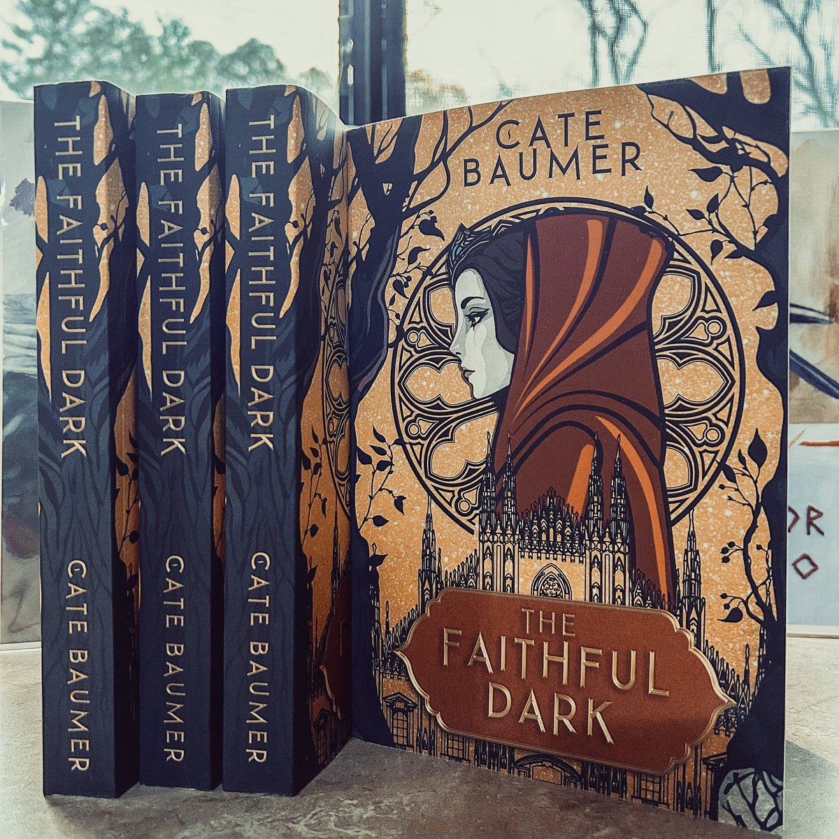 The Faithful Dark is in the world! I hope Csilla, Ilan, and Mihály find their way into readers’ homes and hearts, they don’t belong to me anymore.🖤