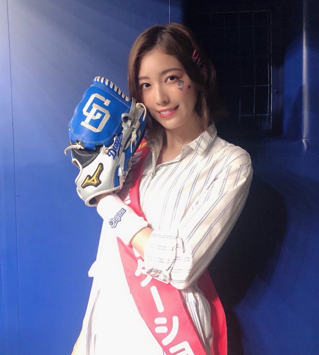 始球式　松井珠理奈 遡ったらこれも出てきました⚾️ また始球式できる日が来ると願って練習しておこう そろそろドアラにも会いたいよ〜  よし‼️今日は、安心してお風呂に入ろ〜うっと♨️ #どら