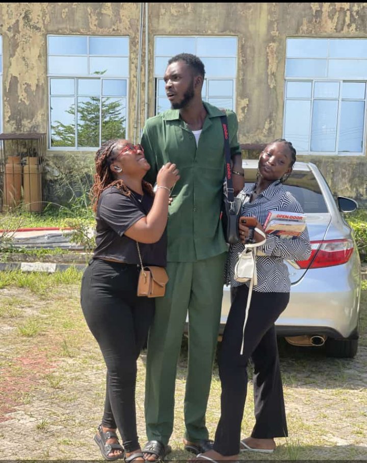 spinblogs_media's tweet image. What can you say about tall guys 😲😲

$BLOCK 
$BLOCK
#Getb