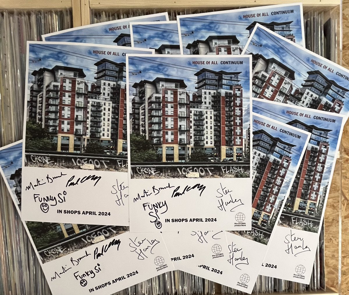 Deadcloudrecs's tweet image. This weeks hot new release. Want a signed poster to go with? Course you do ✌️