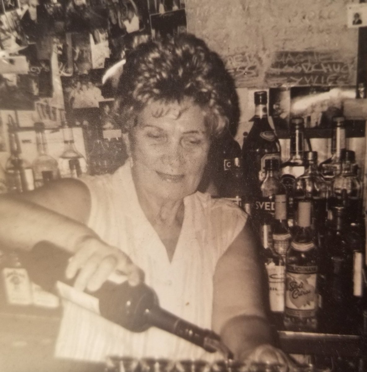 What makes a good dive bar? Being cash only? No Website? Bric-a-brac, and lots of it? Whatever your answer, Lucy's had it. In this edition of 'Sorry, We're Closed,' @ClintonRLanier revisits the recently shuttered East Village legend: fourwallswhiskey.com/blogs/news/new…