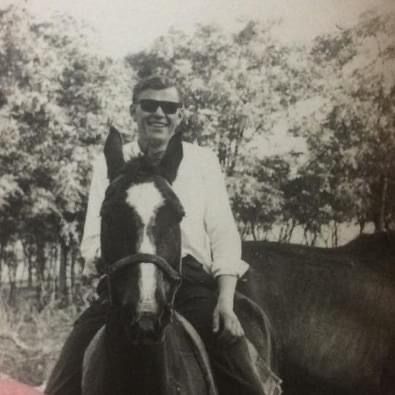 ledrozcarlos's tweet photo. Hoy cumple 80 años el patriarca, hombre que oscilo siempre entra la picardia de decir algo con doble sentido y el tipo serio cuando hay que ser serio, el viejo que arranco a los 8 años a trabajar y lo paro la pandemia y ahí no arranco más, perdio el ritmo, un tipo que https://t.co/RaHlGyTcGl