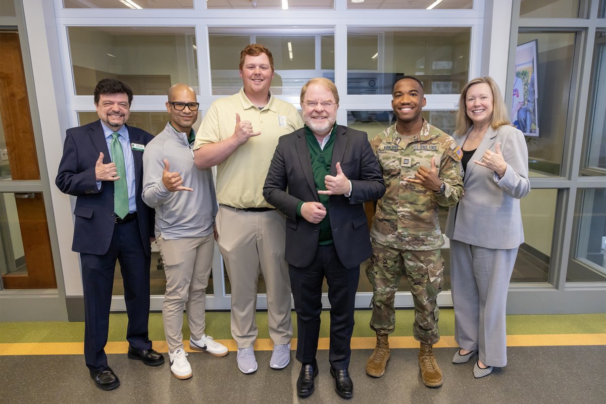 It’s always great to have @UNC_System President Peter Hans on campus. He visited Charlotte on Thursday and Friday to meet with students and faculty, and to see firsthand some of the innovative ways we are powering our state through technology and applied research.