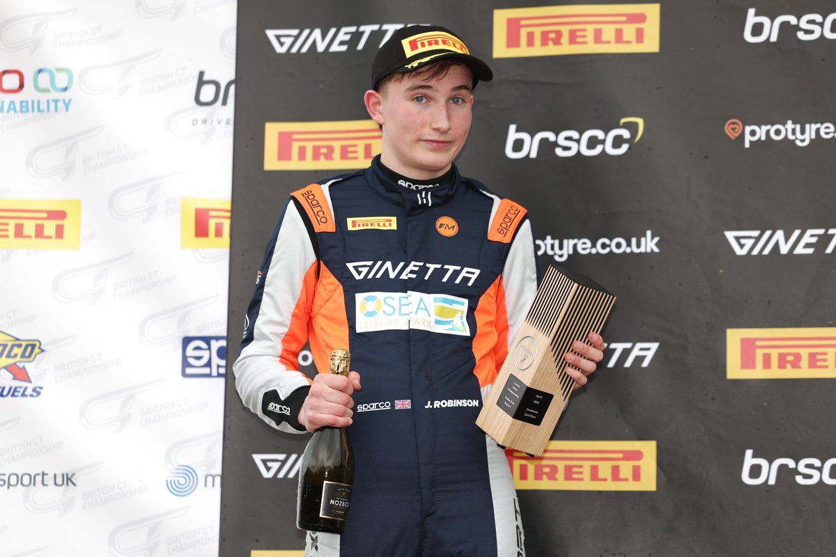 ▶️ First win for Douglass 🏆 ▶️ Robinson’s 2x podiums ✅ ▶️ Shotton & Cronin debut ✅ A GT victory for Mckenzie Douglass highlighted a super weekend of Bank Holiday Ginetta racing at Oulton Park. Full report ▶️ tinyurl.com/bm5r9tt8 📸 @JakobEbrey