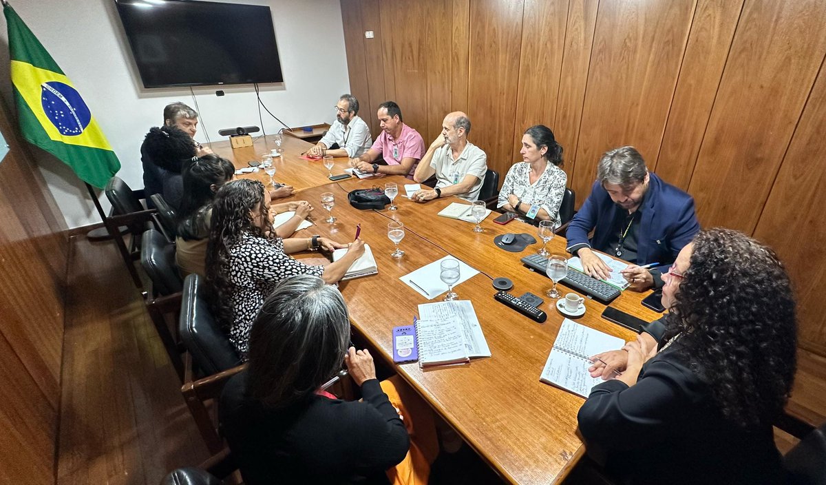 Recebemos em Brasília nessa semana os membros da sociedade civil na Mesa Coordenadora da Comissão Nacional de Agroecologia e Produção Orgânica - CNAPO, colegiado de participação social sob coordenação da <a href="/sgpresidencia/">Secretaria-Geral da Presidência da República</a>.