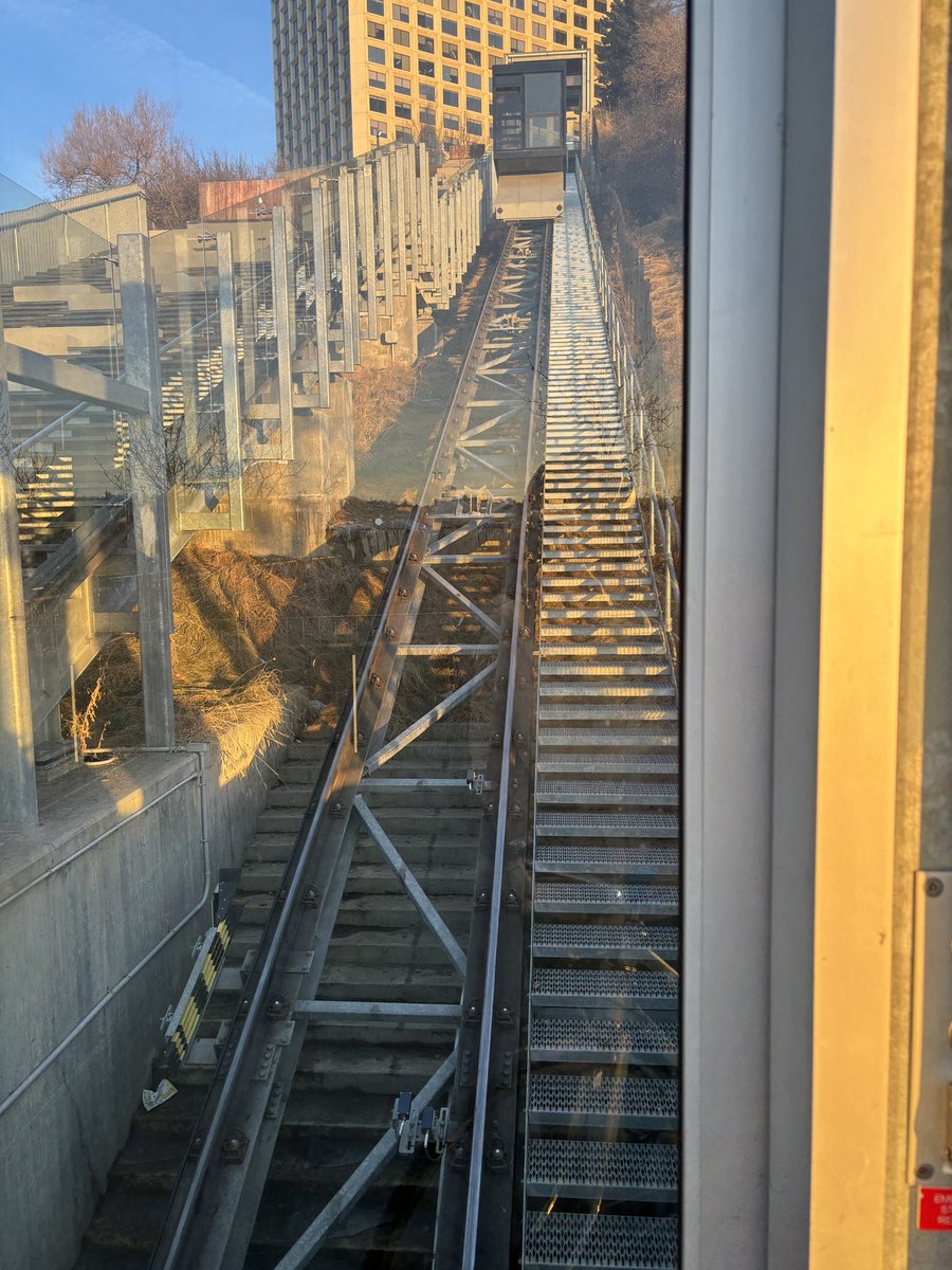 I’ve missed you, funicular! Thanks for the smooth ride at 7:25 am! #YEGFunicularStatus