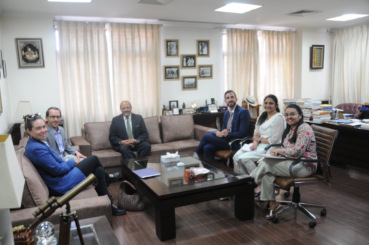 Sr. Advisor, Select Committee on #US & China’s #CCP #Strategic Competition Caroline Vik & Dep Staff Director David Dorfman called on DG MP-IDSA @SujanChinoy to seek his views on #India's outlook towards PRC, #Beijing's increasing assertiveness in #IndoPacific & Indo-US relations