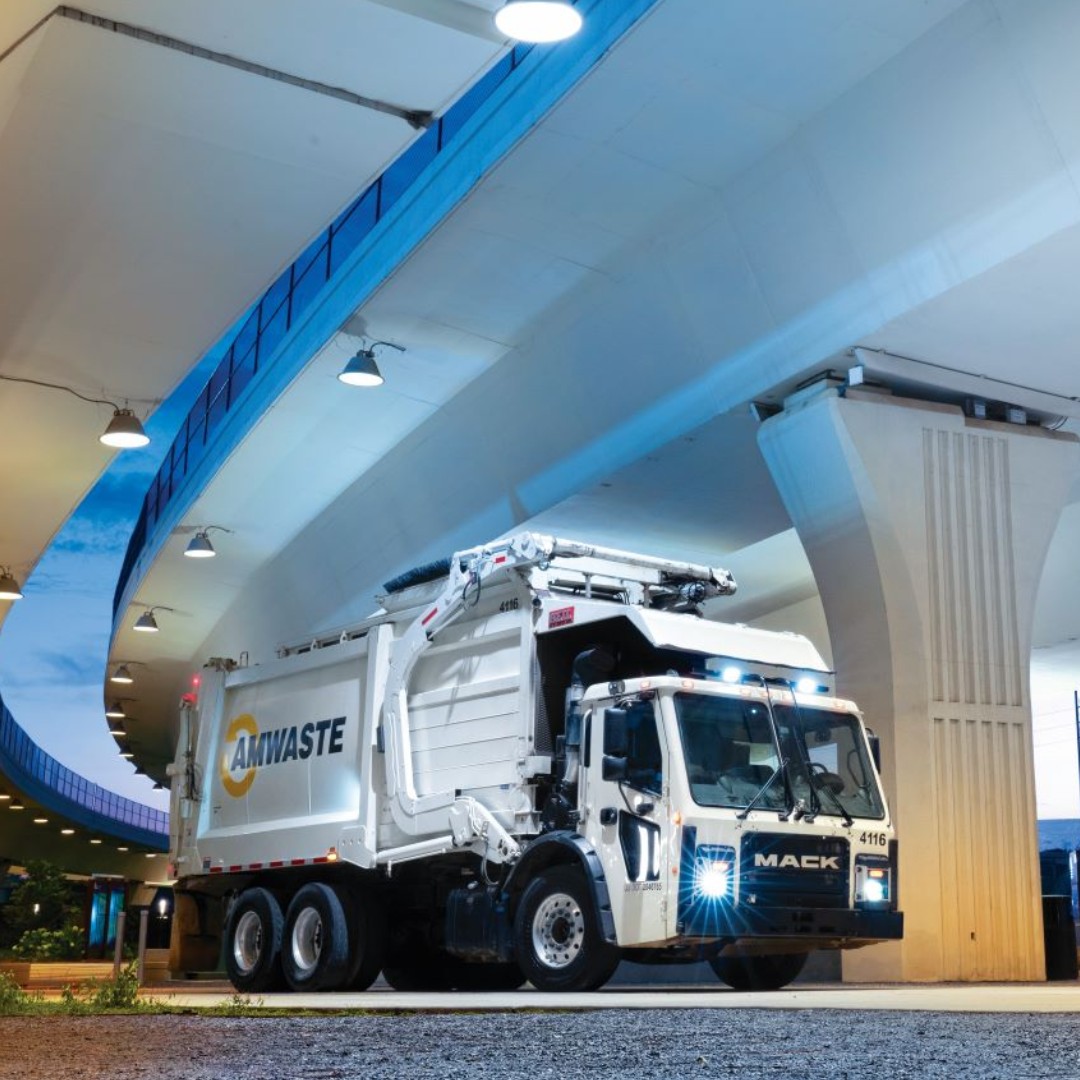 MackTrucks's tweet photo. "The #MackLR is the workhorse and the go-to truck for hardworking refuse fleets with high operating cycles who want efficiency and happy drivers," says Rock Sweeney, Amwaste's Vice President of Operations.
๐
: April #MackCalendarContest Winner https://t.co/tGa1avu96V