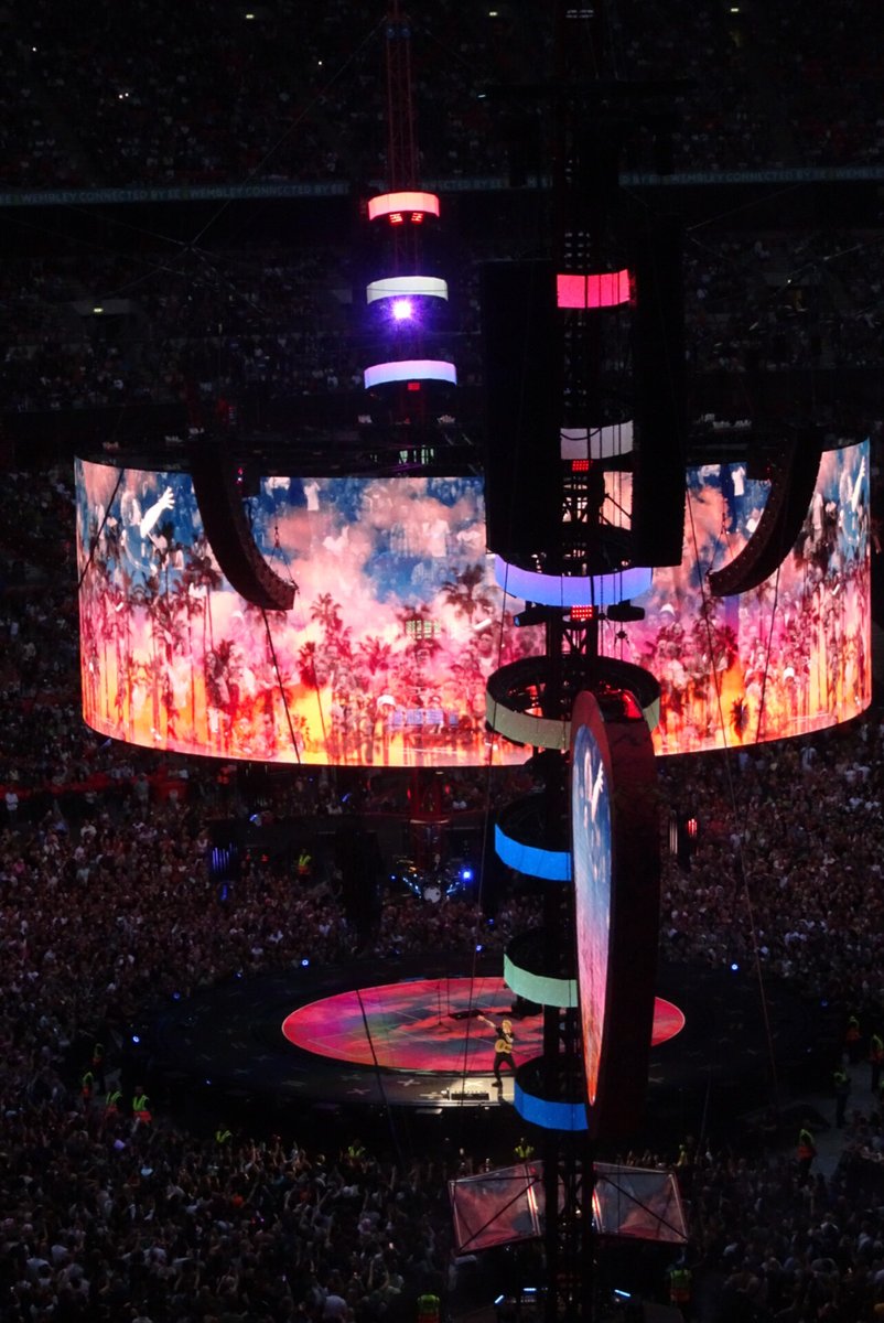 superjules69xxx's tweet image. I&apos;m not in the pic cos i took it but .... Wembley Stadium baby !

#Mathematicstour 🤩