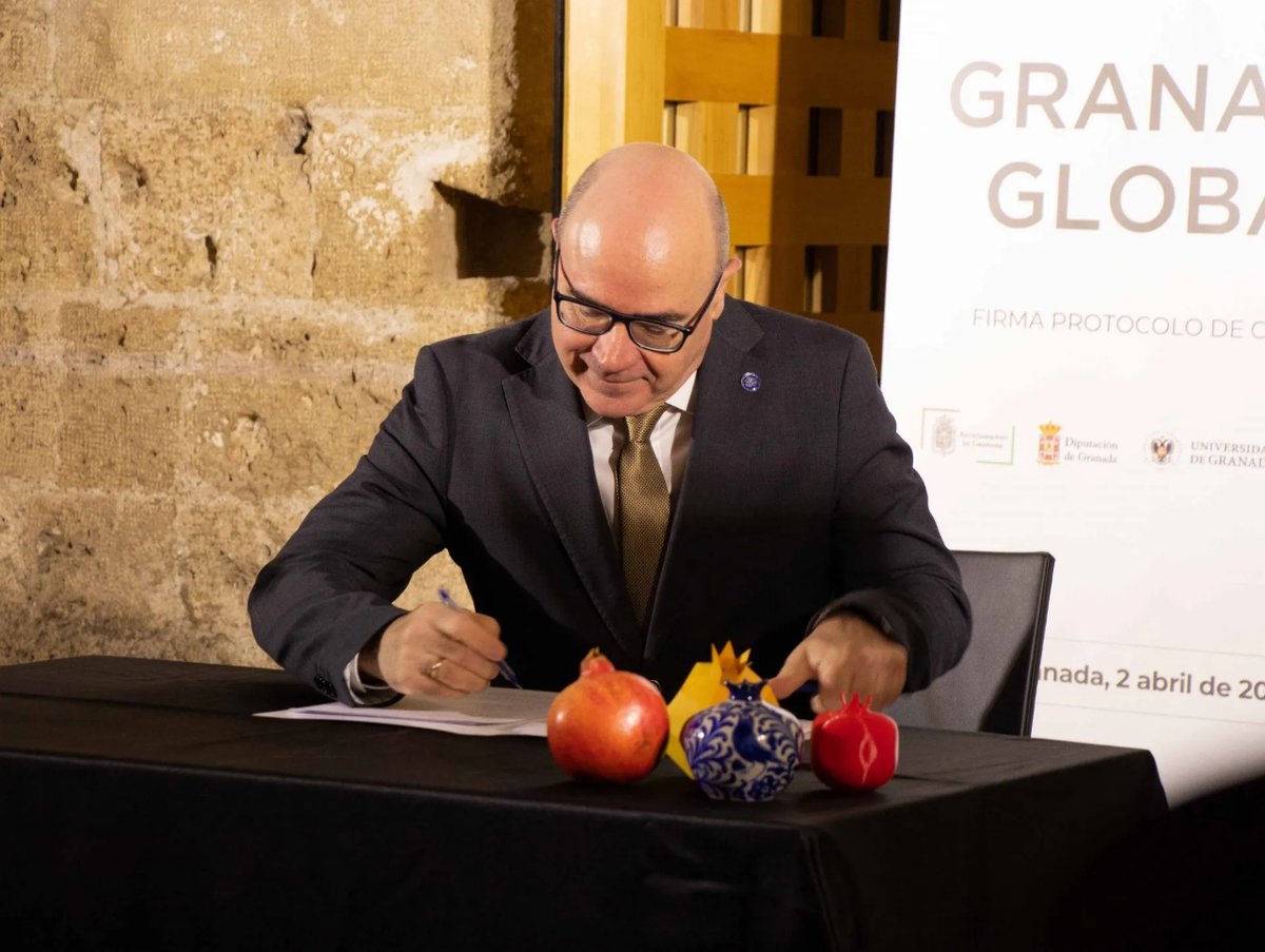 🌍UGR, Ayuntamiento, Diputación y Cámara acuerdan la puesta en marcha de #GranadaGlobal

🔉La agencia impulsará la internacionalización de la provincia 

✈️La creación de una marca global y la generación de una estrategia internacional son los objetivos

ℹ️canal.ugr.es/noticia/nace-l…