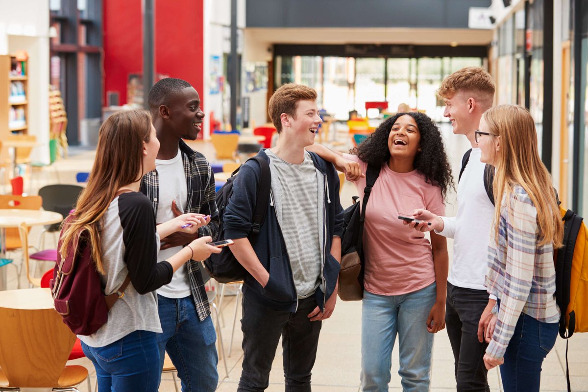 We're running a free online session all about T-levels where we'll hear from schools and colleges who've already implemented them 👥 Join us from 16:00 - 17:30 on the 16th April to find out more! 👉ow.ly/KfLR50R6iGV #Post16