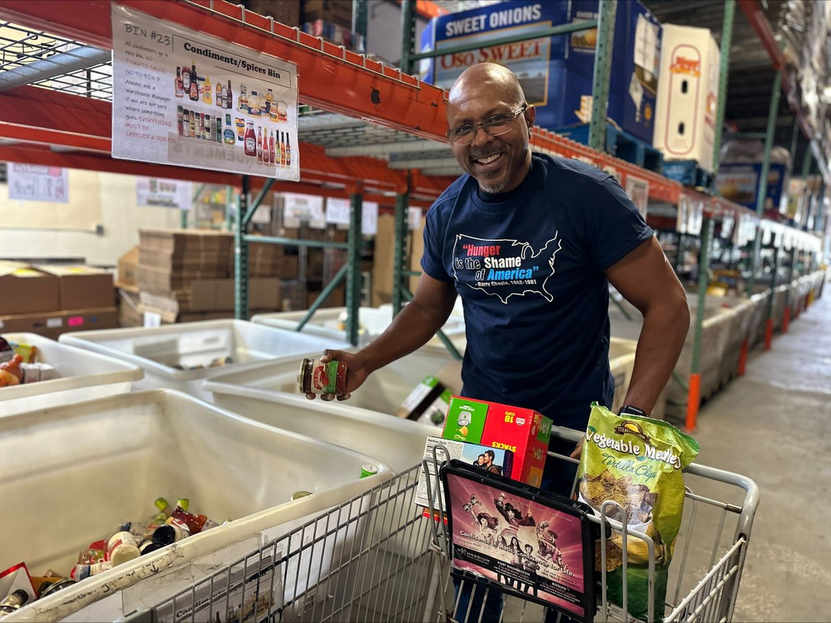 🌟 April is #NationalVolunteerMonth! 🌟 We're grateful for our amazing volunteers at Long Island Cares who help us fight hunger on Long Island. Thank you for all you do! #LongIslandCares #VolunteerAppreciation