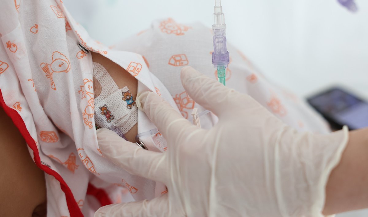 hospital_hvn's tweet photo. 🔝Excelente iniciativa de nuestras profesionales de Enfermería.
Nuevos pijamas para nuestros peques más divertidos, cómodos, adaptables y seguros. 
Pequeños detalles que humanizan y mejoran la asistencia pediátrica 👶
https://t.co/RBciYwW8UB https://t.co/eoj5PVCunI