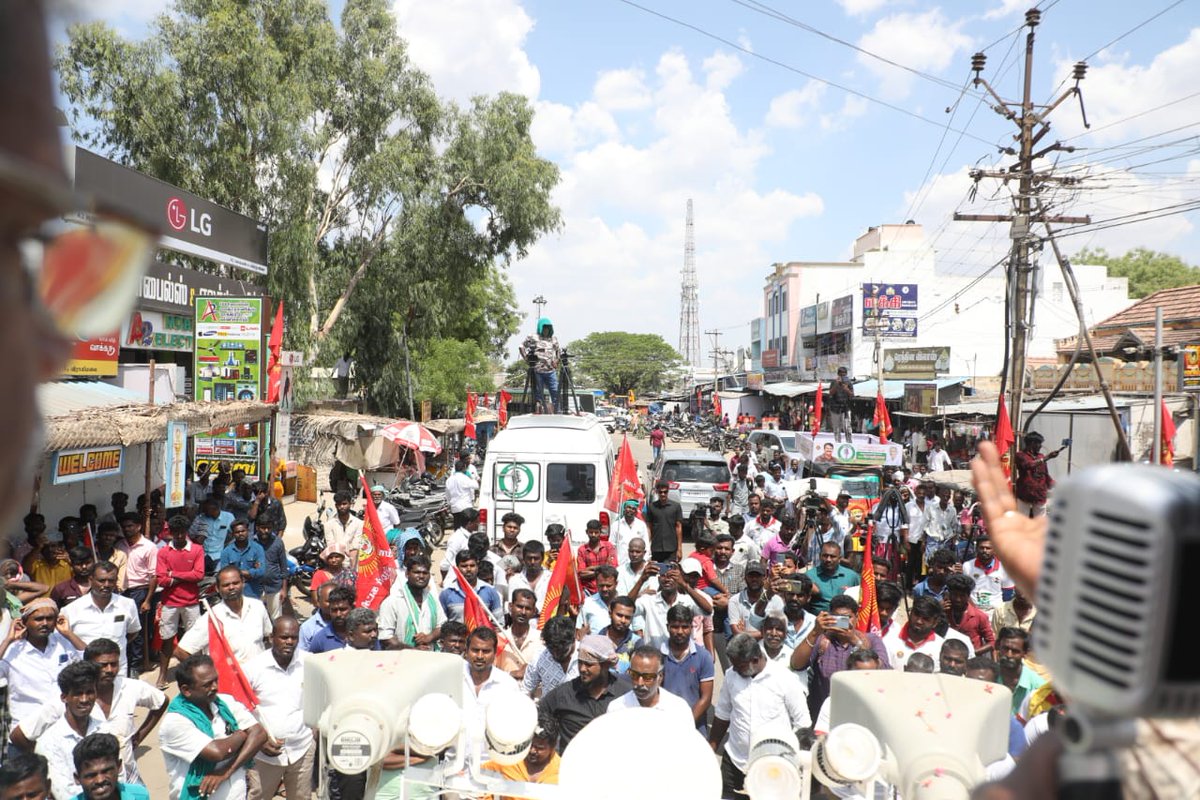 நாம் தமிழர் கட்சி சார்பாக ஒலிவாங்கி (மைக்) சின்னத்தில் போட்டியிடும் கரூர் நாடாளுமன்றத் தொகுதி வெற்றி வேட்பாளர் மருத்துவர் ரெ.கருப்பையா அவர்களை ஆதரித்து 
02.04.2024 இன்று தலைமை ஒருங்கிணைப்பாளர் 
செந்தமிழன் சீமான் அவர்கள் தலைமையில் விராலிமலை (சோதனைச் சாவடி அருகில்) பேருந்து நிலையம்