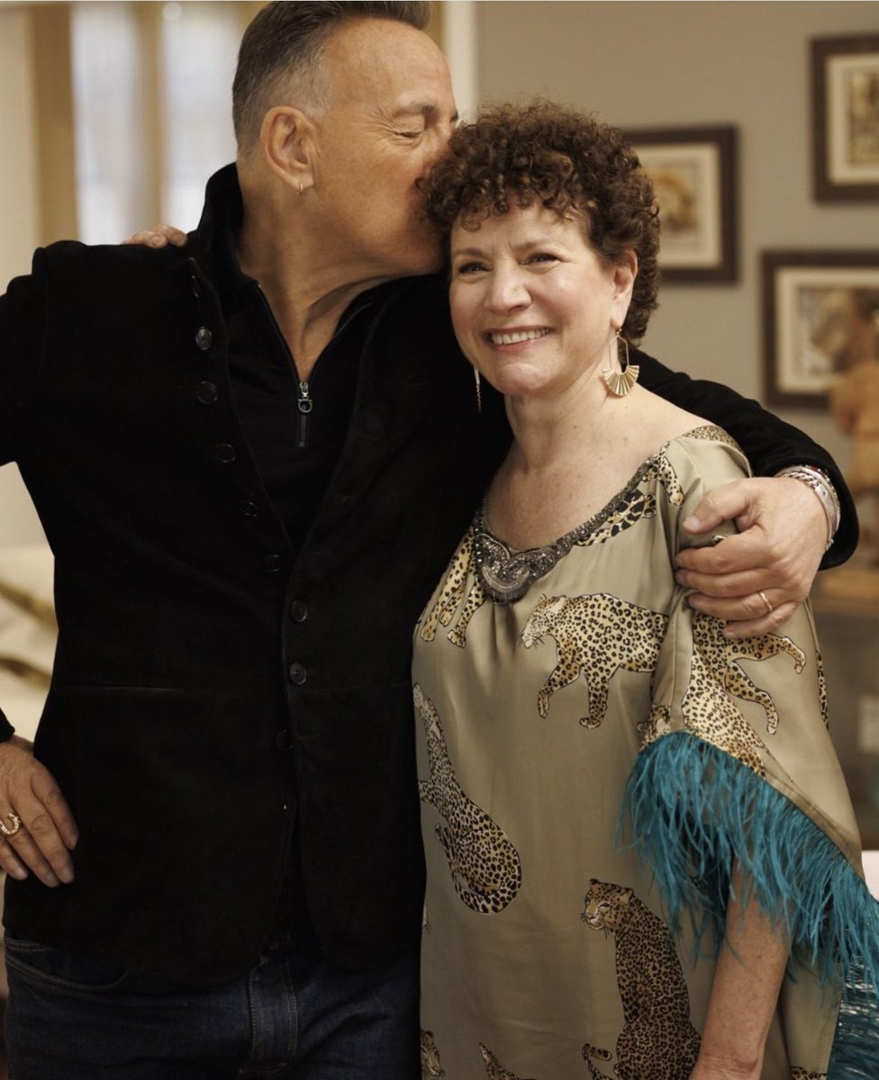 The Boss meets The Boss in the penultimate Curb. @springsteen @SusieEssman #CurbYourEnthusiasm @HBO @CurbTV