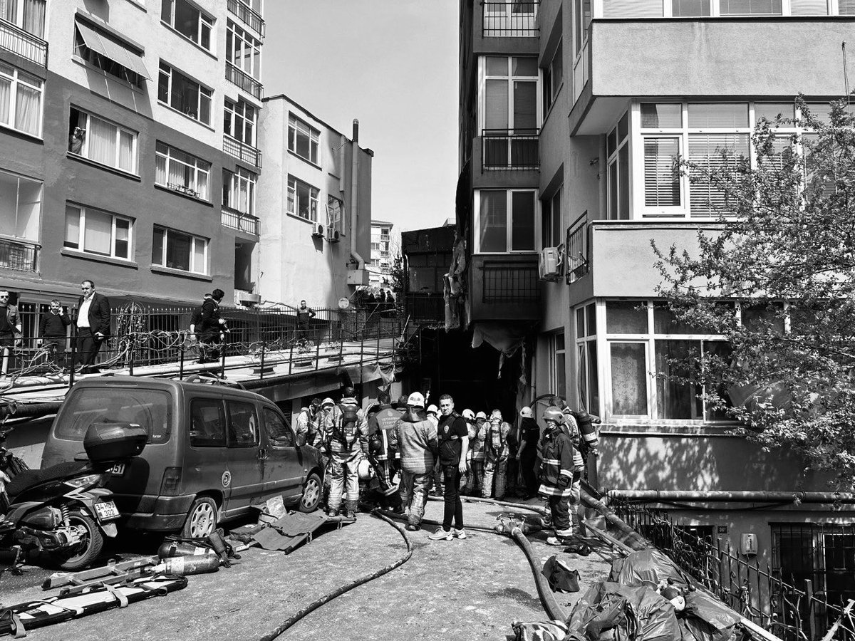 İstanbul Beşiktaş’ta meydana gelen yangında hayatını kaybeden 27 yurttaşımızın ailelerine başsağlığı, yaralı yurttaşlarımıza acil şifalar diliyorum. #yangın